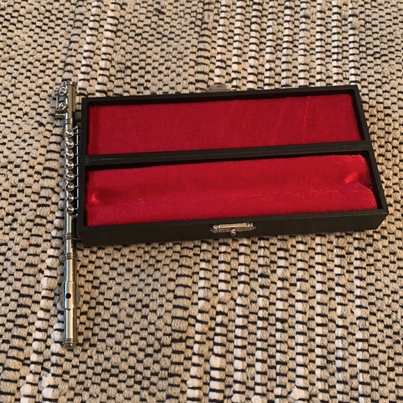 American Girl Doll Flute & Stand. Excellent Condition - Picture 4 of 16